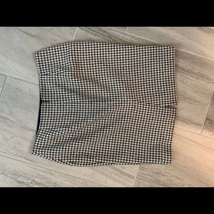 White House Black Market houndstooth skirt